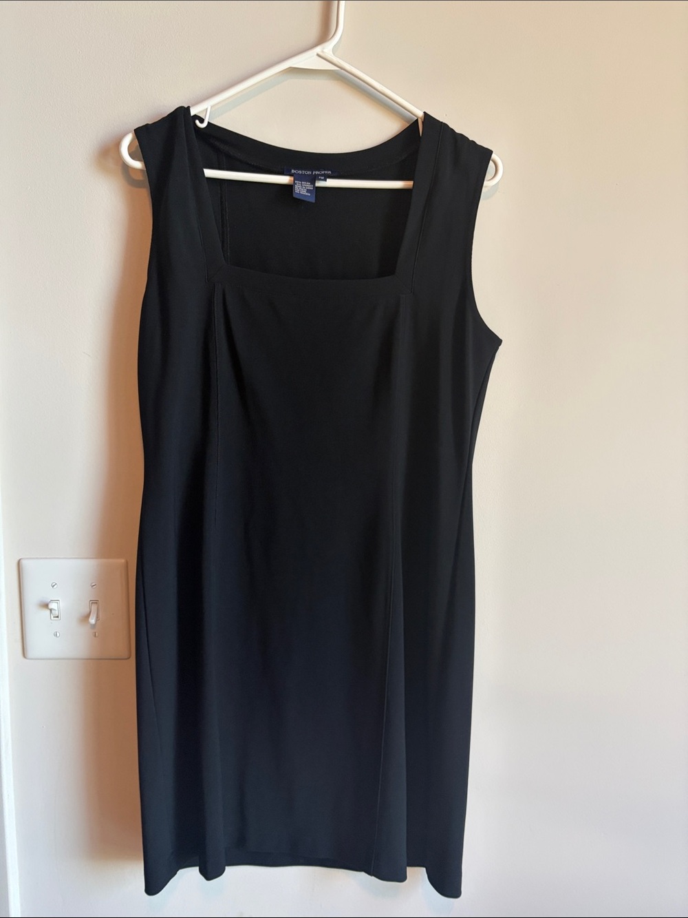 Black Sleeveless Square-Neck Dress